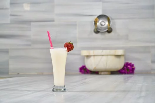milkshake strawberry thick creamy